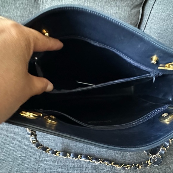 Authentic chanel - Picture 2 of 11